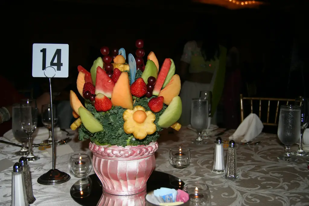 Small baskets of fruit that match your wedding colors make an entire 