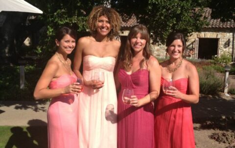 bridesmade-dresses-in-different-shades-of-rose